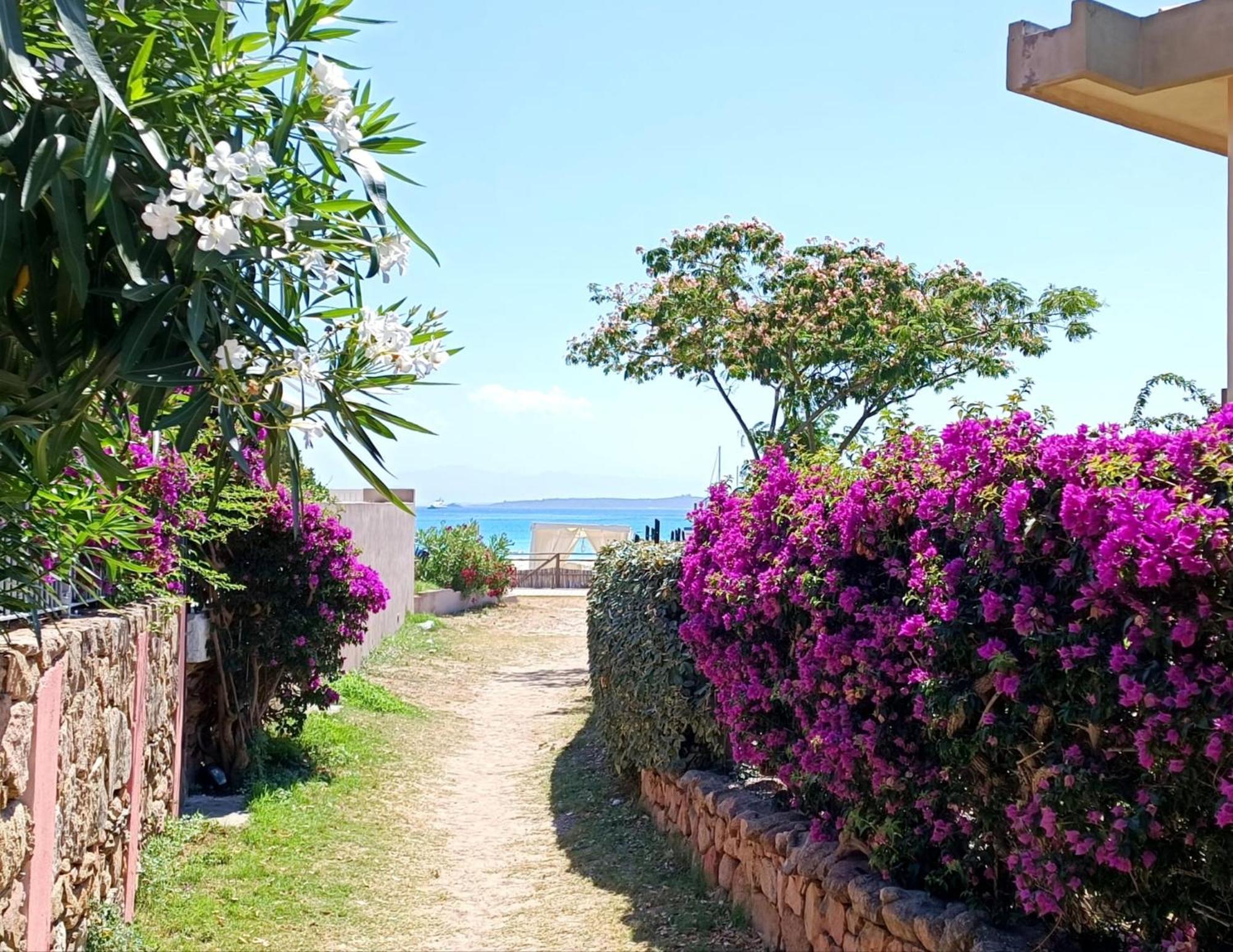 La Smeralda - Boutique Rooms And Breakfast 阿兰奇湾城 外观 照片