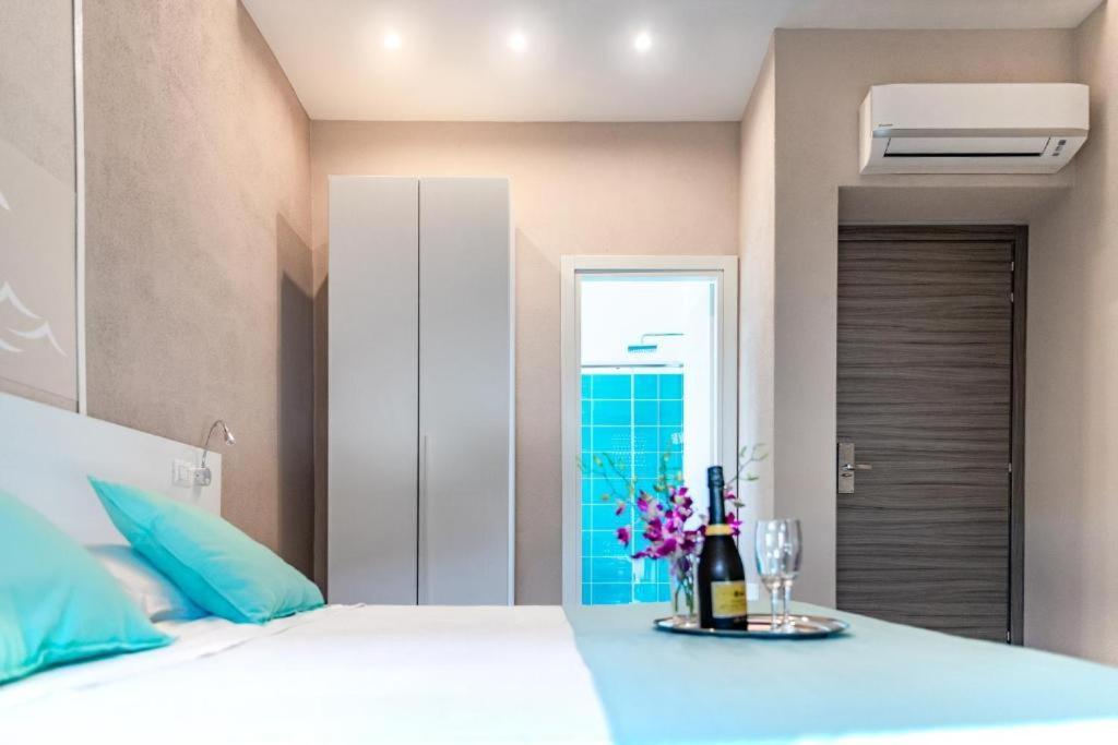 La Smeralda - Boutique Rooms And Breakfast 阿兰奇湾城 外观 照片