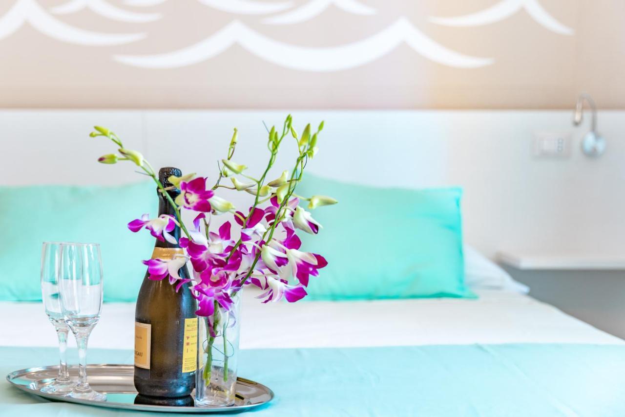 La Smeralda - Boutique Rooms And Breakfast 阿兰奇湾城 外观 照片